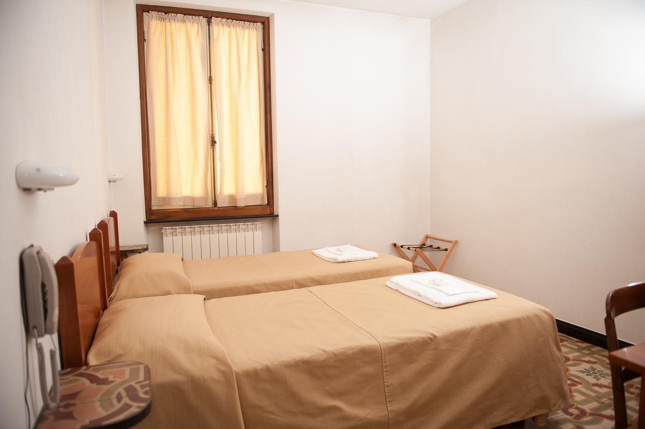 Albergo Vittoria Busalla Exterior foto